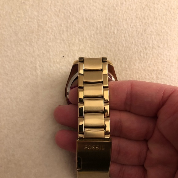 Gold Fossil Watch - Picture 4 of 9